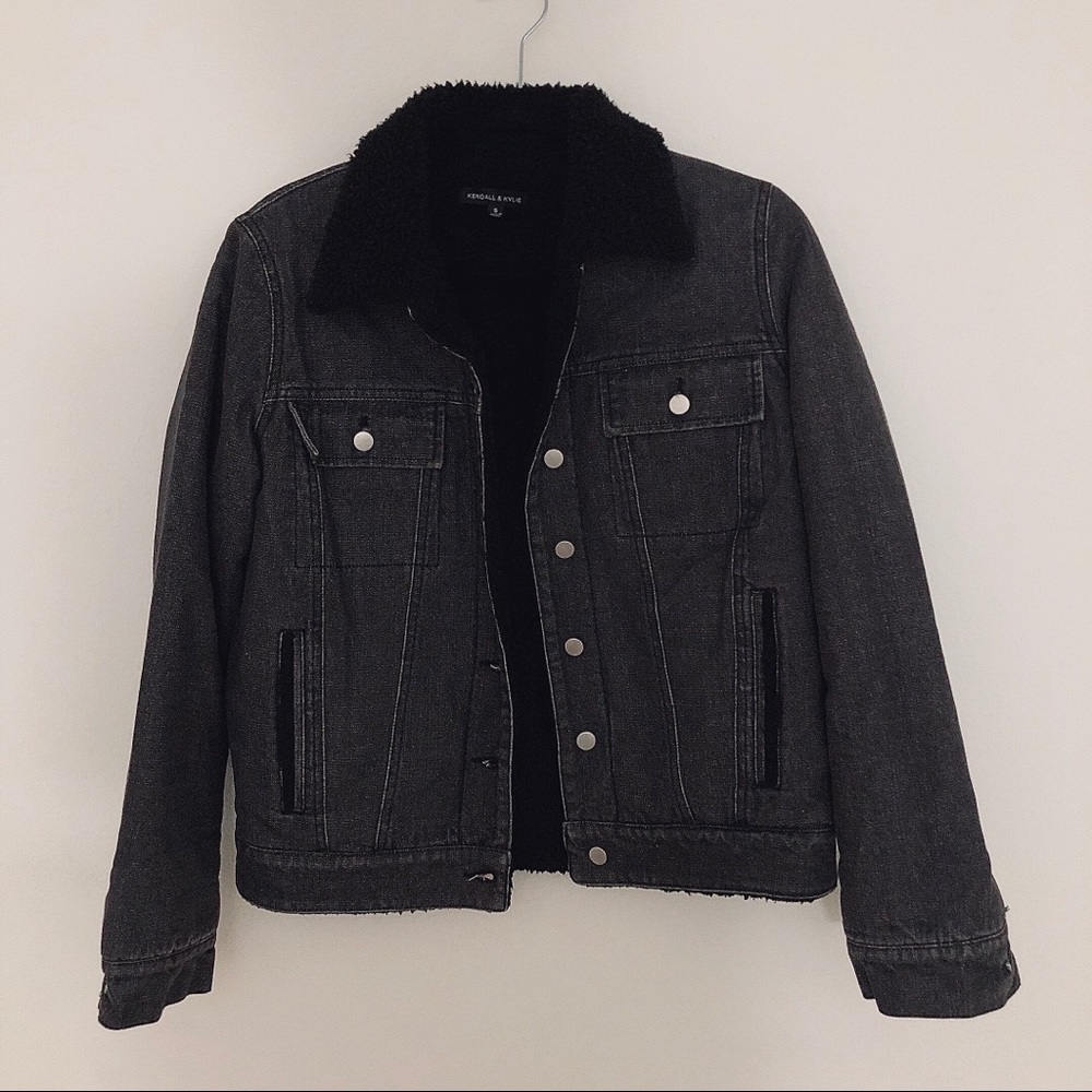 Dark Grey Jean jacket with Teddy Bear fur 🥂
